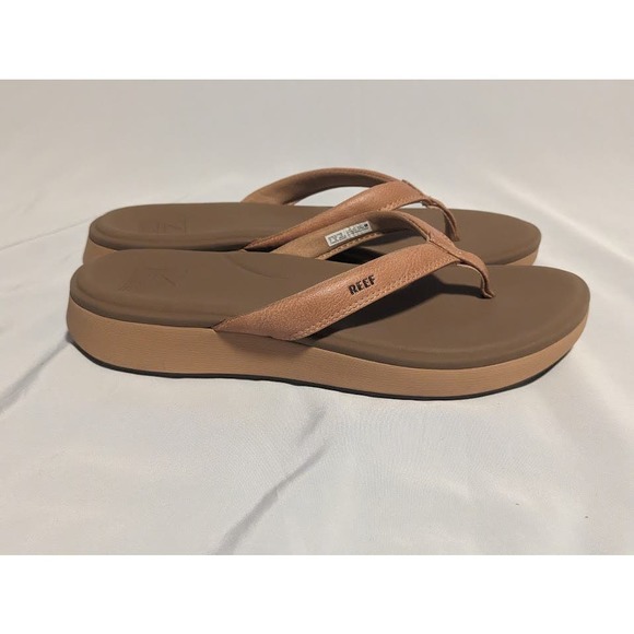 Reef Women's Tan Flip Flops - Picture 4 of 6